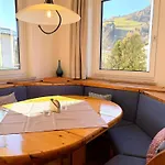شقة Haus Kitzsteinhorn By Interhome